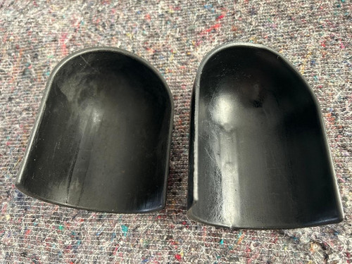 Pool table middle bucket