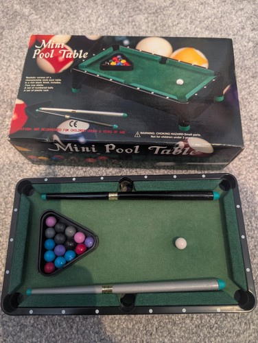 Mini pool table - with, cue